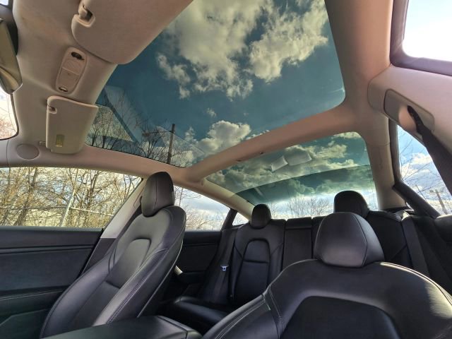 Used 2018 Tesla Model 3 image 31