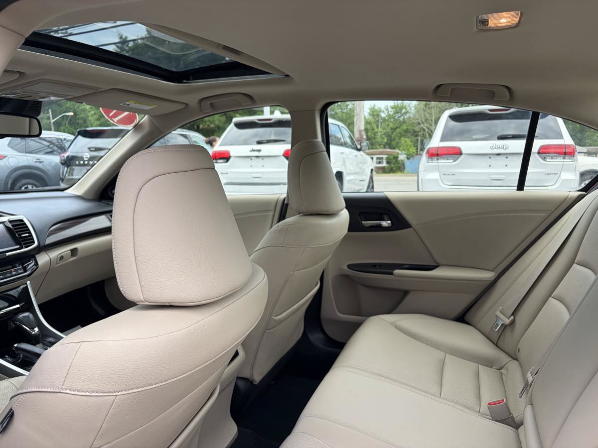 Used 2017 Honda Accord EX-L image 20