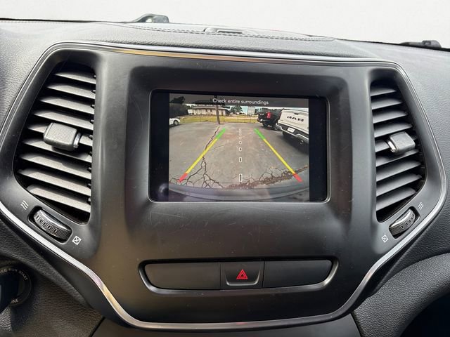 Used 2020 Jeep Cherokee Latitude FWD image 23