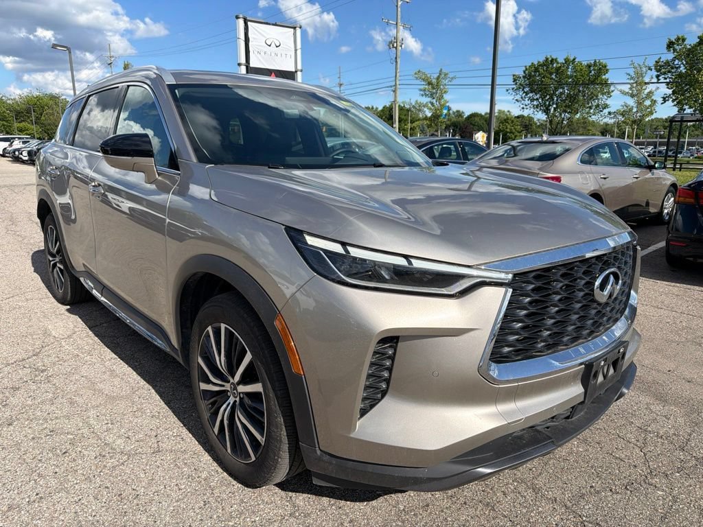 Used 2024 INFINITI QX60 Sensory AWD/4WD image 3