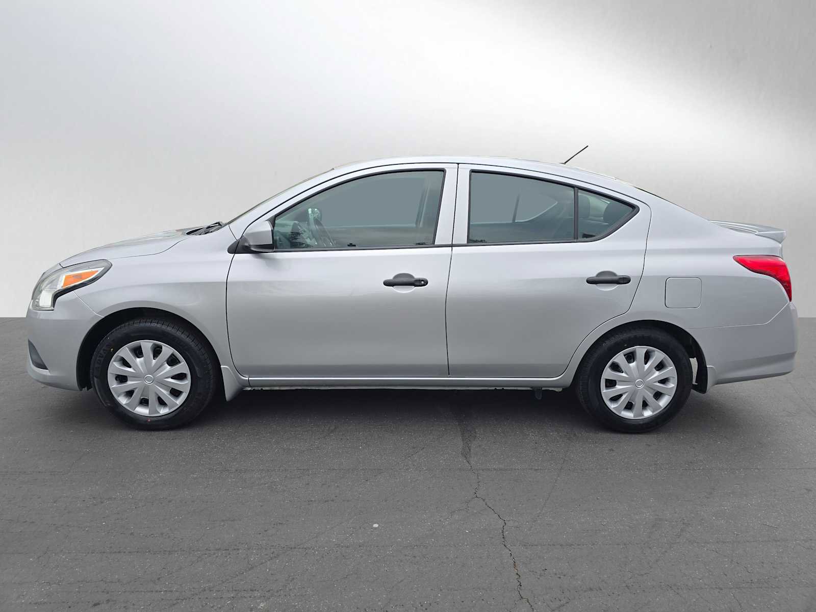 Used 2019 Nissan Versa S Plus image 4
