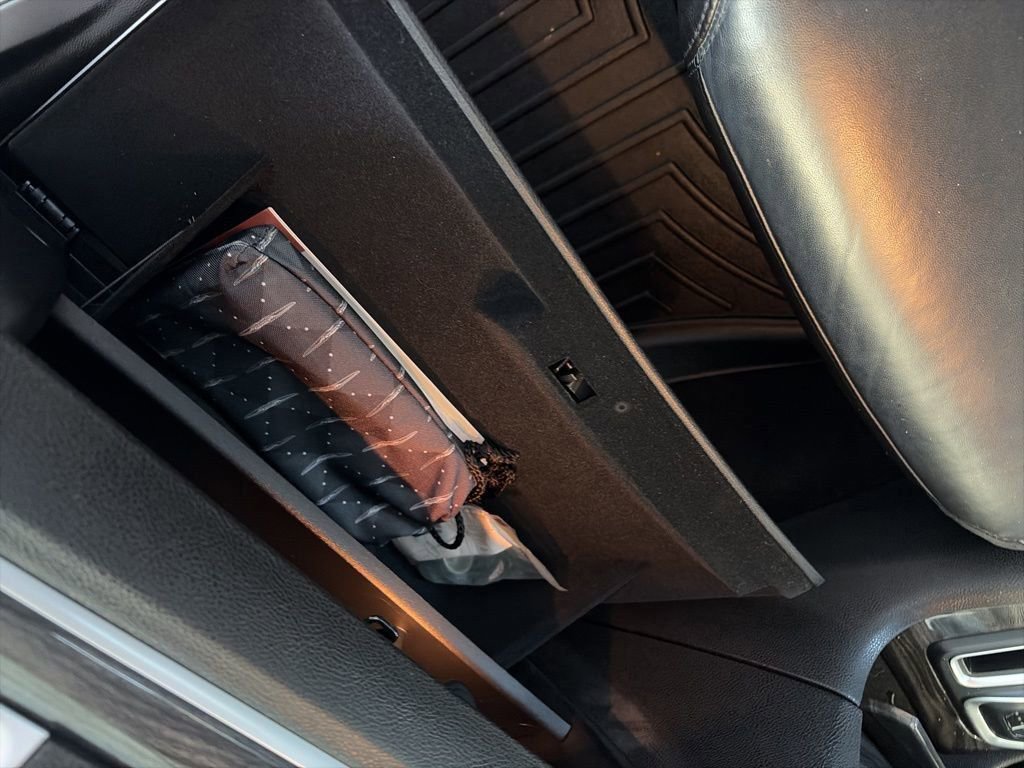 Used 2020 Chrysler 300 Touring L w/ Quick Order Package 2EF RWD image 23