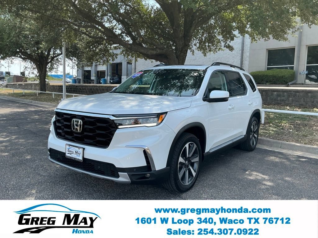 Used 2025 Honda Pilot Touring image 3
