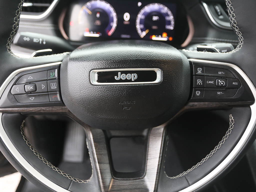 Used 2023 Jeep Grand Cherokee L Limited w/ Luxury Tech Group II image 16