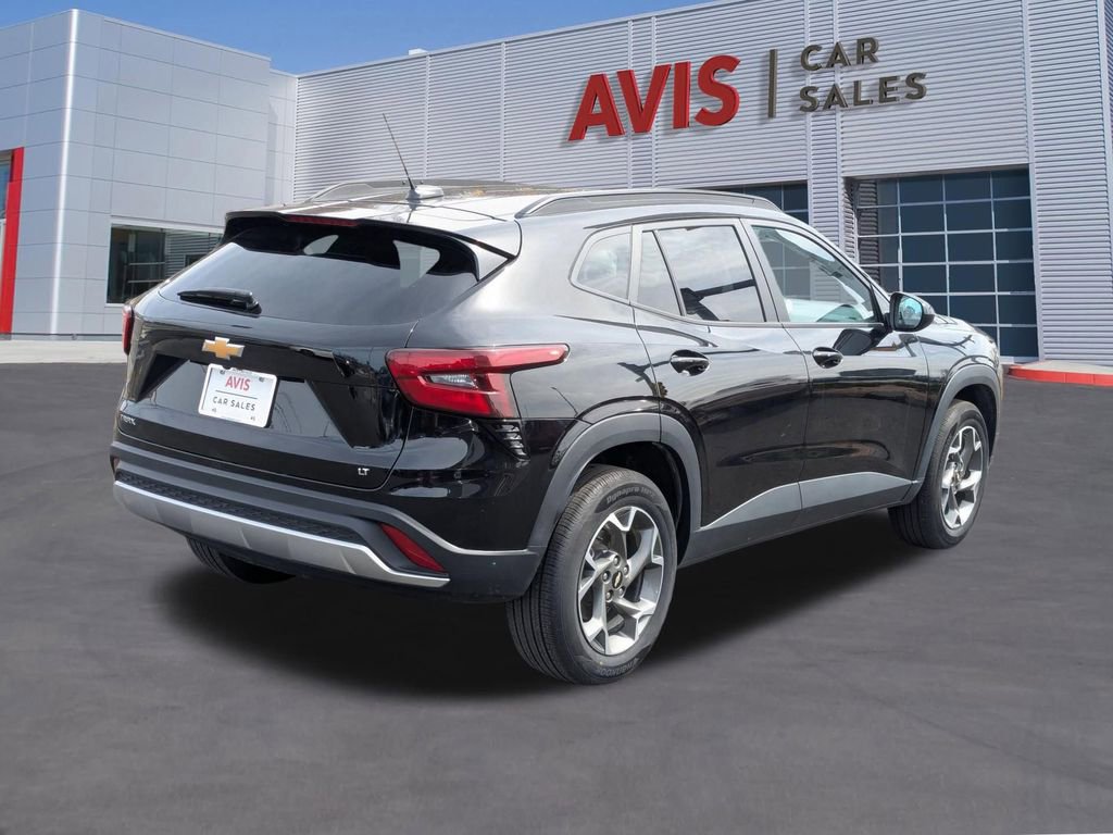 Used 2025 Chevrolet Trax LT w/ LT Convenience Package image 6