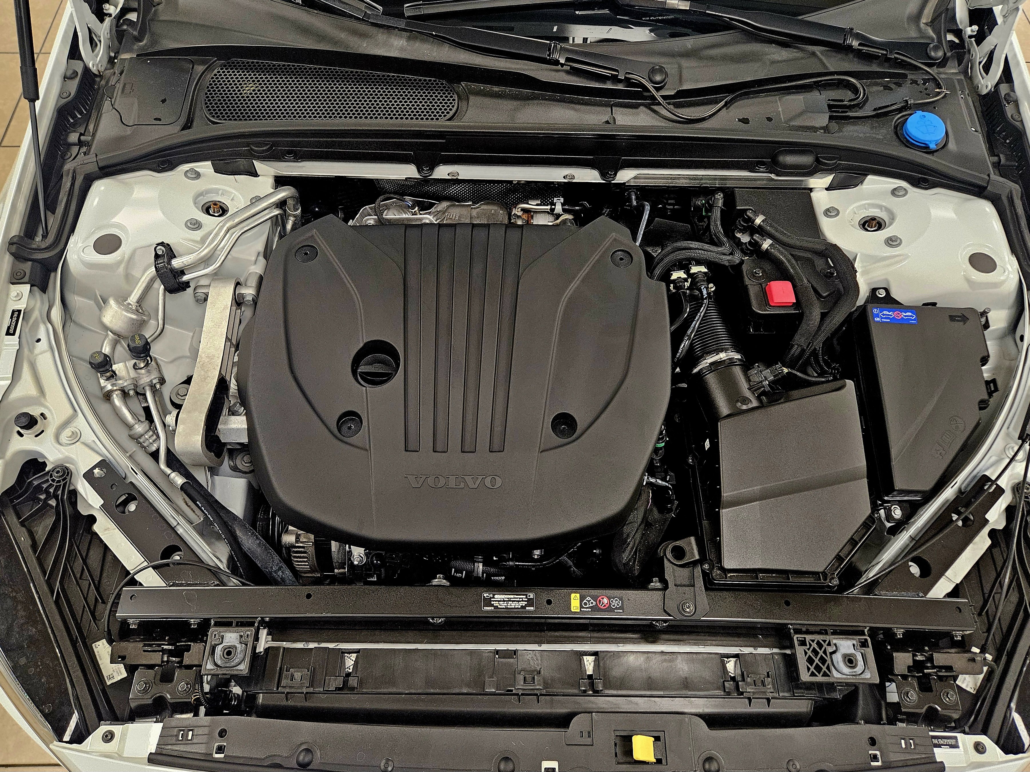 Used 2023 Volvo V60 B5 Cross Country Plus w/ Climate Package image 34