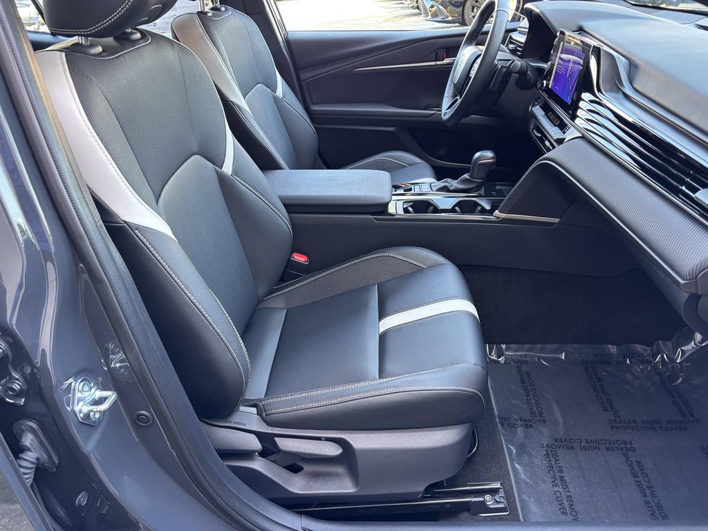 Used 2025 Toyota Camry SE FWD image 32