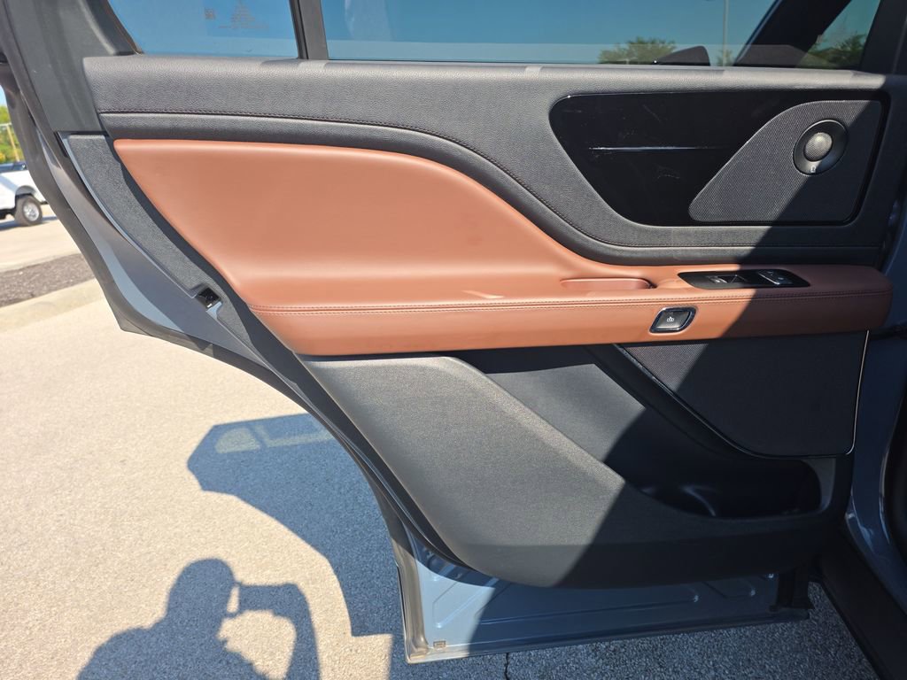 Used 2025 Lincoln Aviator Reserve w/ Illumination Package image 38