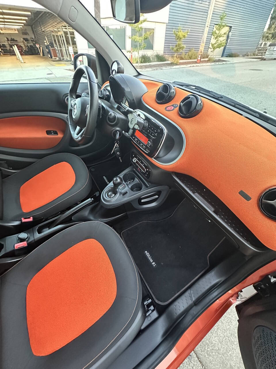 Used 2016 smart fortwo passion w/ Edition #1 Package RWD image 17