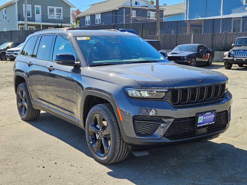 New 2025 Jeep Grand Cherokee Altitude image 7