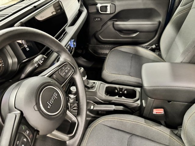 Used 2025 Jeep Gladiator Sport image 16