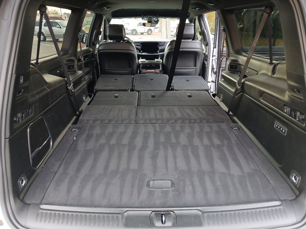 Used 2024 Jeep Wagoneer L Base image 28