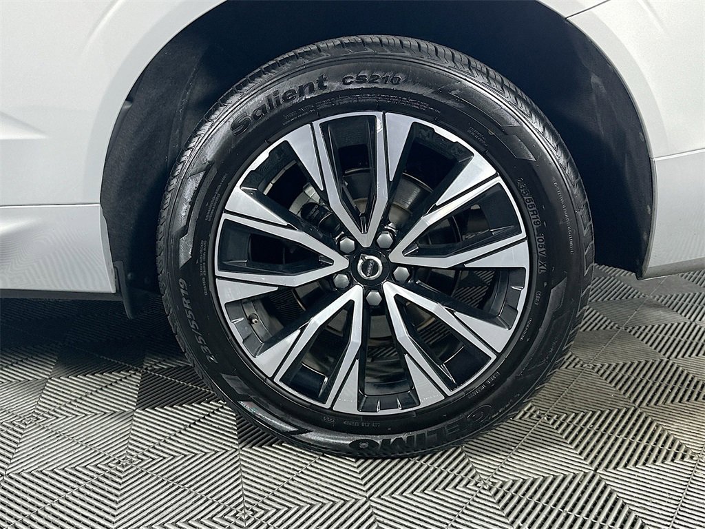 Used 2023 Volvo XC60 B5 Plus image 35