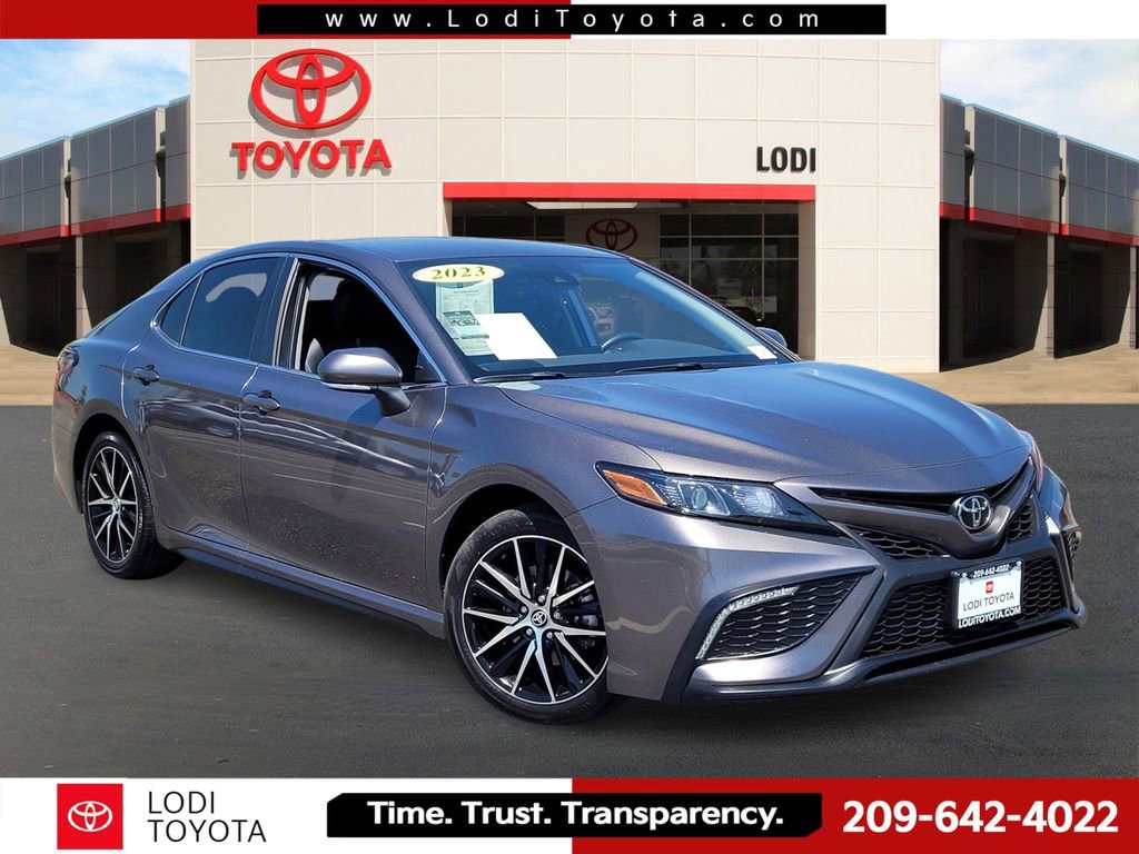 Used 2023 Toyota Camry SE image 1