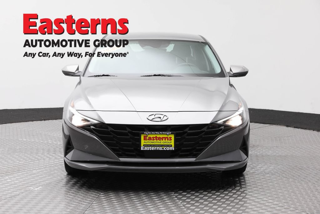 Used 2023 Hyundai Elantra SEL w/ Convenience Package FWD image 2