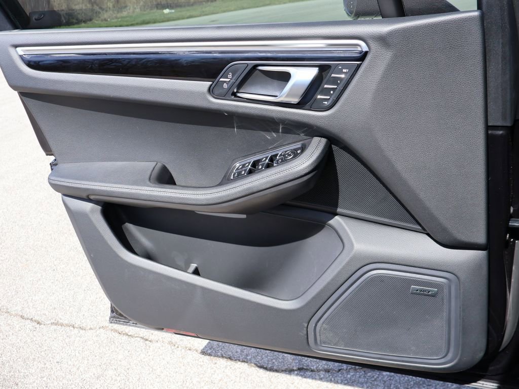 Certified 2023 Porsche Macan image 33