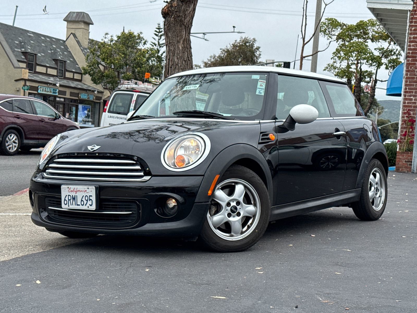 Used 2011 MINI Cooper Hardtop image 2