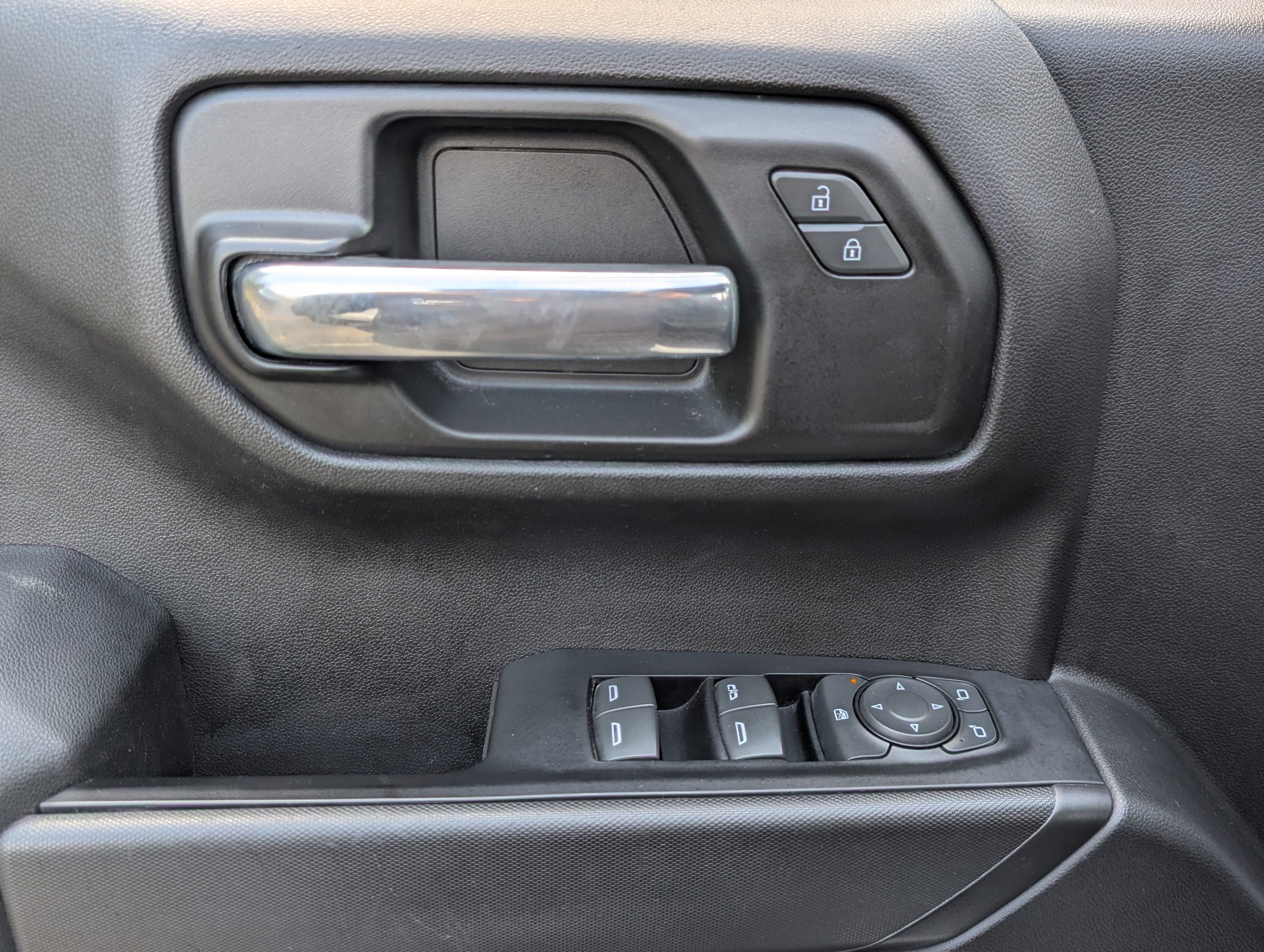 Used 2019 Chevrolet Silverado 1500 Custom Trail Boss w/ Custom Convenience Package AWD/4WD image 15