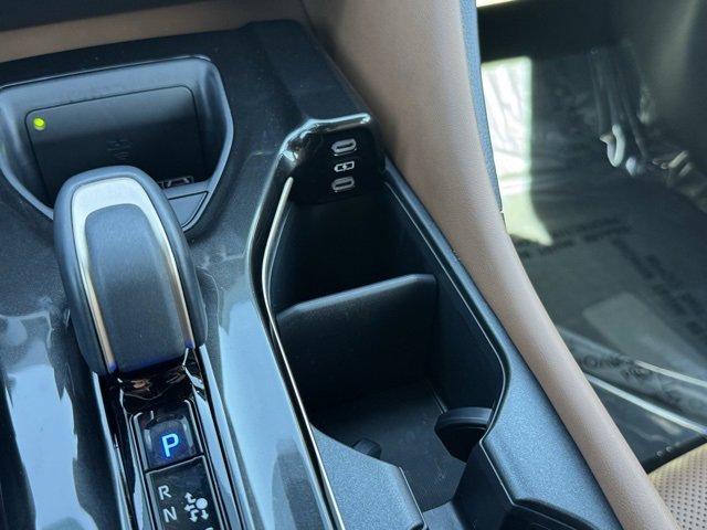 Certified 2025 Toyota Crown Signia image 17