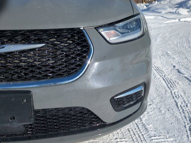 Used 2022 Chrysler Pacifica Touring-L image 9