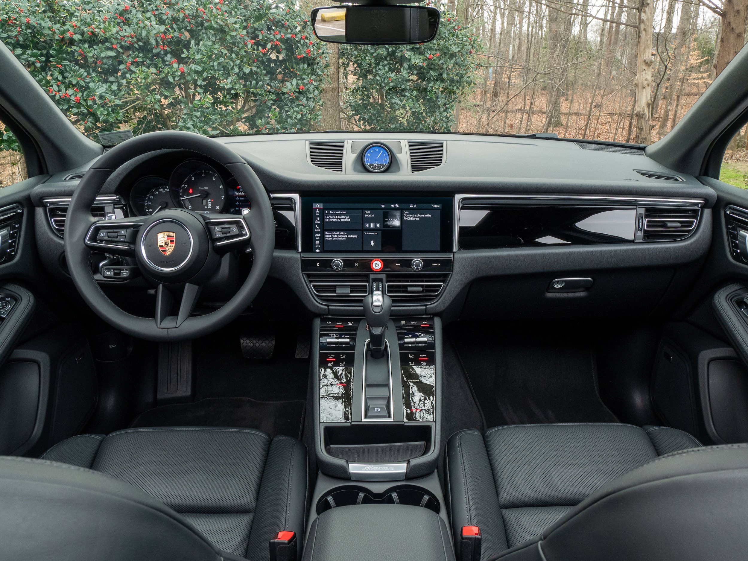 Certified 2025 Porsche Macan AWD/4WD image 22