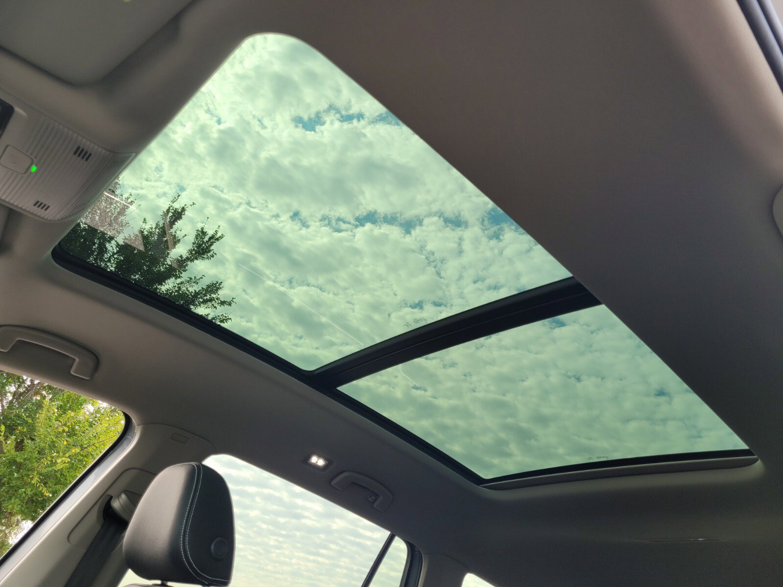 New 2026 Volkswagen Atlas SE image 13