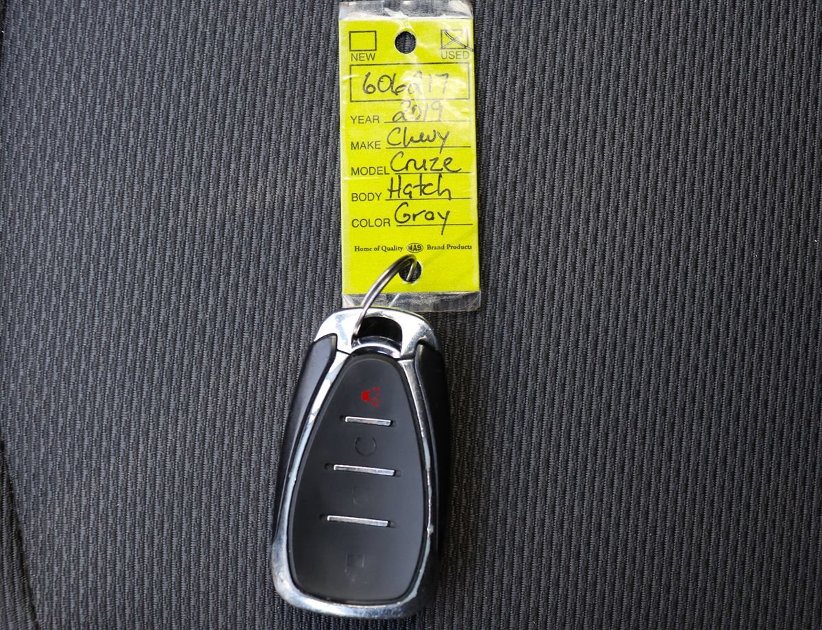 Used 2019 Chevrolet Cruze LT w/ Convenience Package FWD image 59