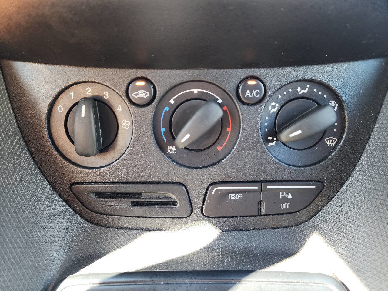 Used 2015 Ford Transit Connect XL image 39