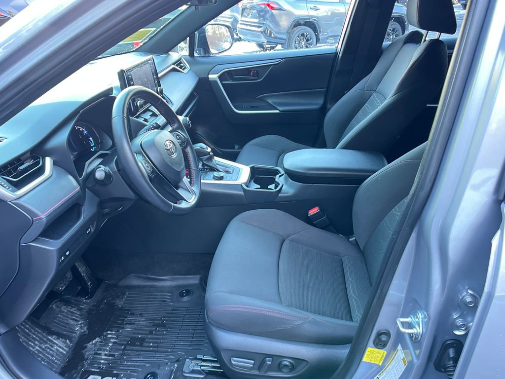 Used 2021 Toyota RAV4 SE image 9