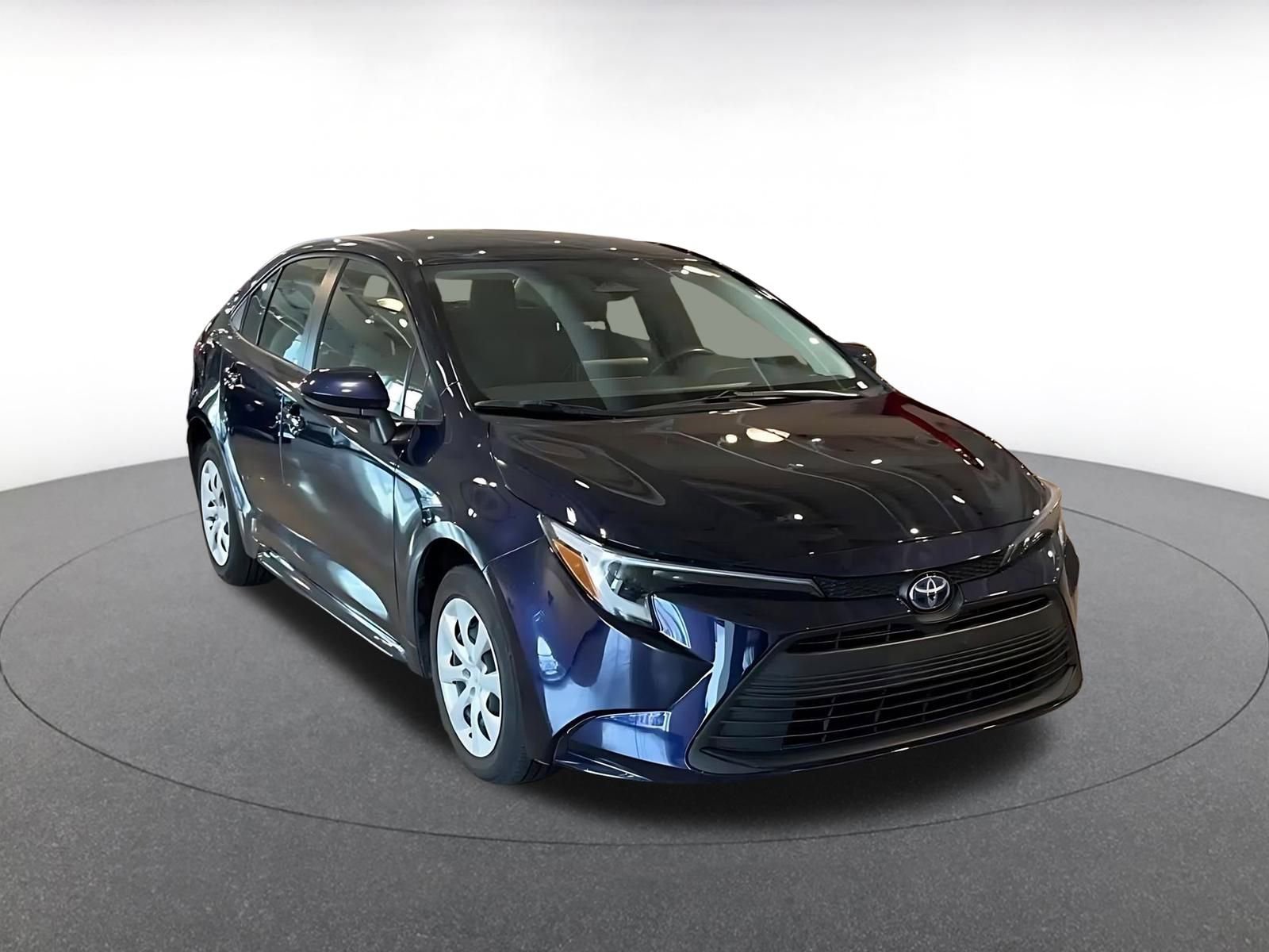 Used 2025 Toyota Corolla LE image 3