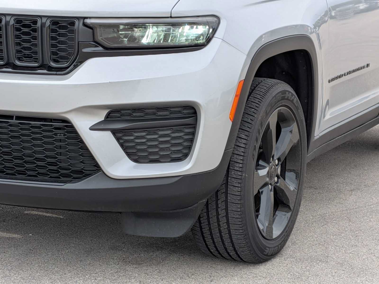 Certified 2024 Jeep Grand Cherokee Altitude AWD/4WD image 10