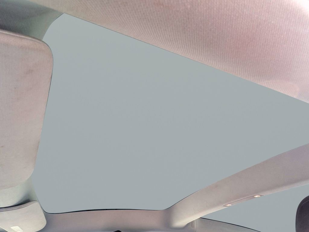 Used 2022 Tesla Model 3 Standard Range image 17