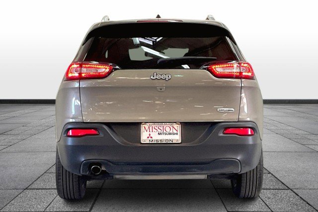 Used 2017 Jeep Cherokee Latitude image 4