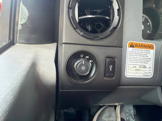 Used 2015 Ford F750 2WD Regular Cab Super Duty image 16