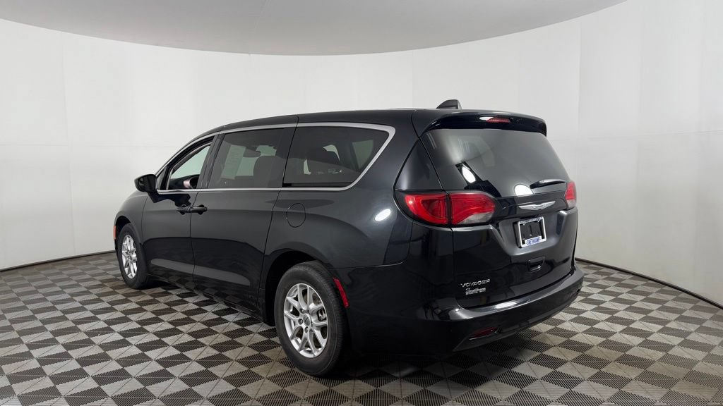 Used 2023 Chrysler Voyager LX FWD image 6