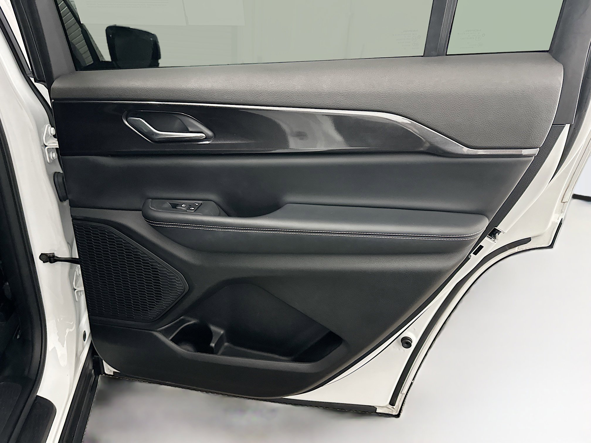 Used 2023 Jeep Grand Cherokee L Laredo image 32