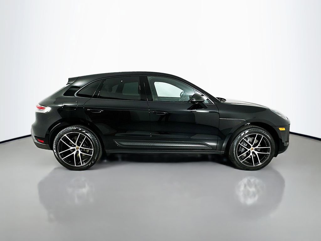 Used 2025 Porsche Macan image 8