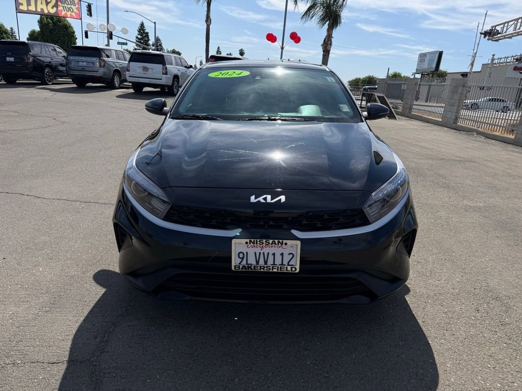 Used 2024 Kia Forte LXS w/ LXS Technology Package FWD image 2