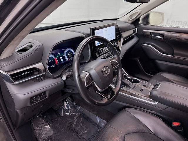 Used 2023 Toyota Highlander Limited image 9