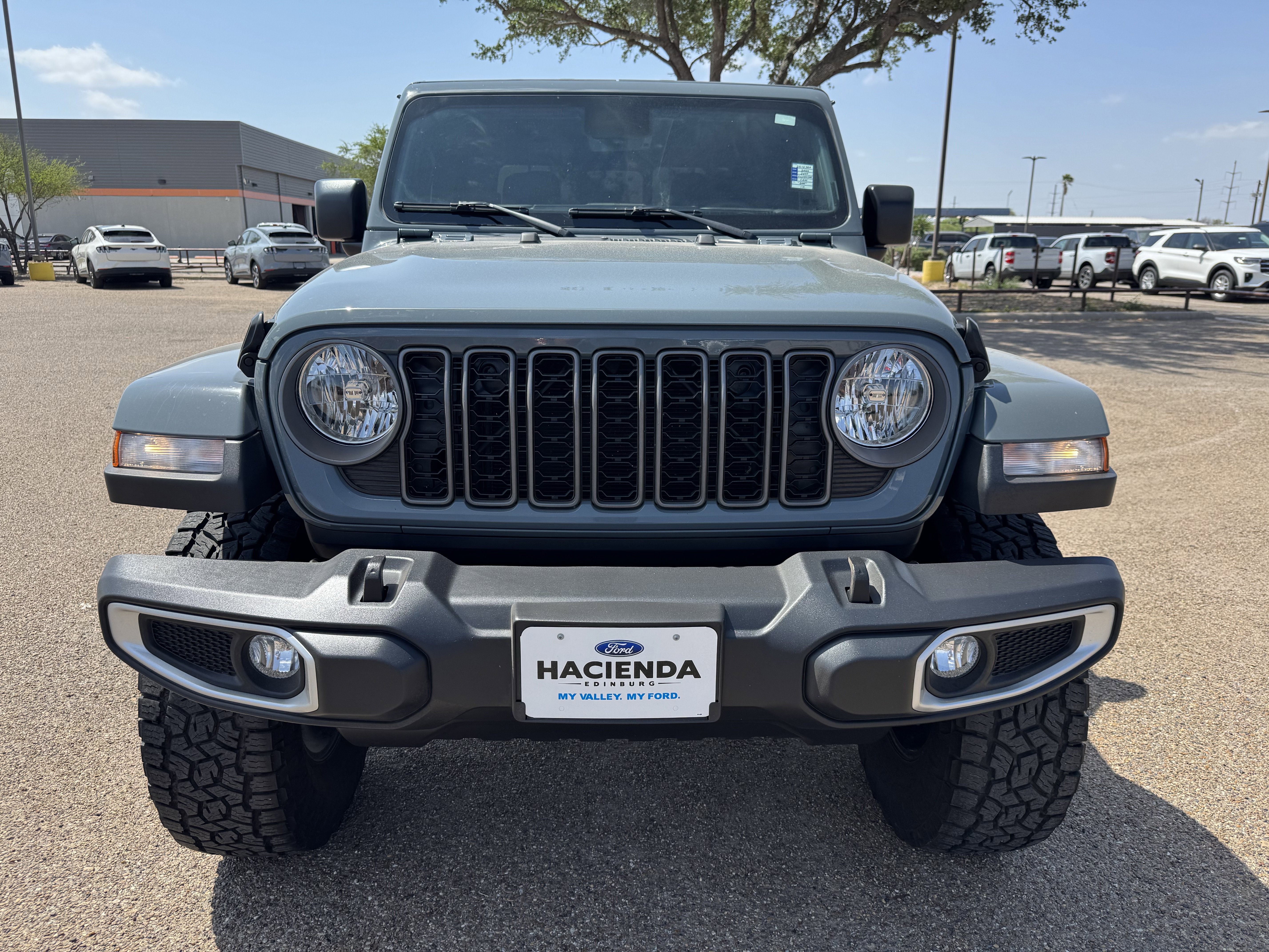 Used 2025 Jeep Gladiator Sport image 6