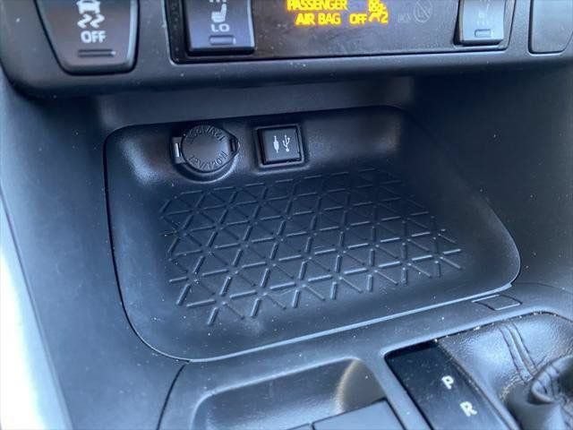 Certified 2019 Toyota RAV4 XLE w/ Convenience Package AWD/4WD image 52