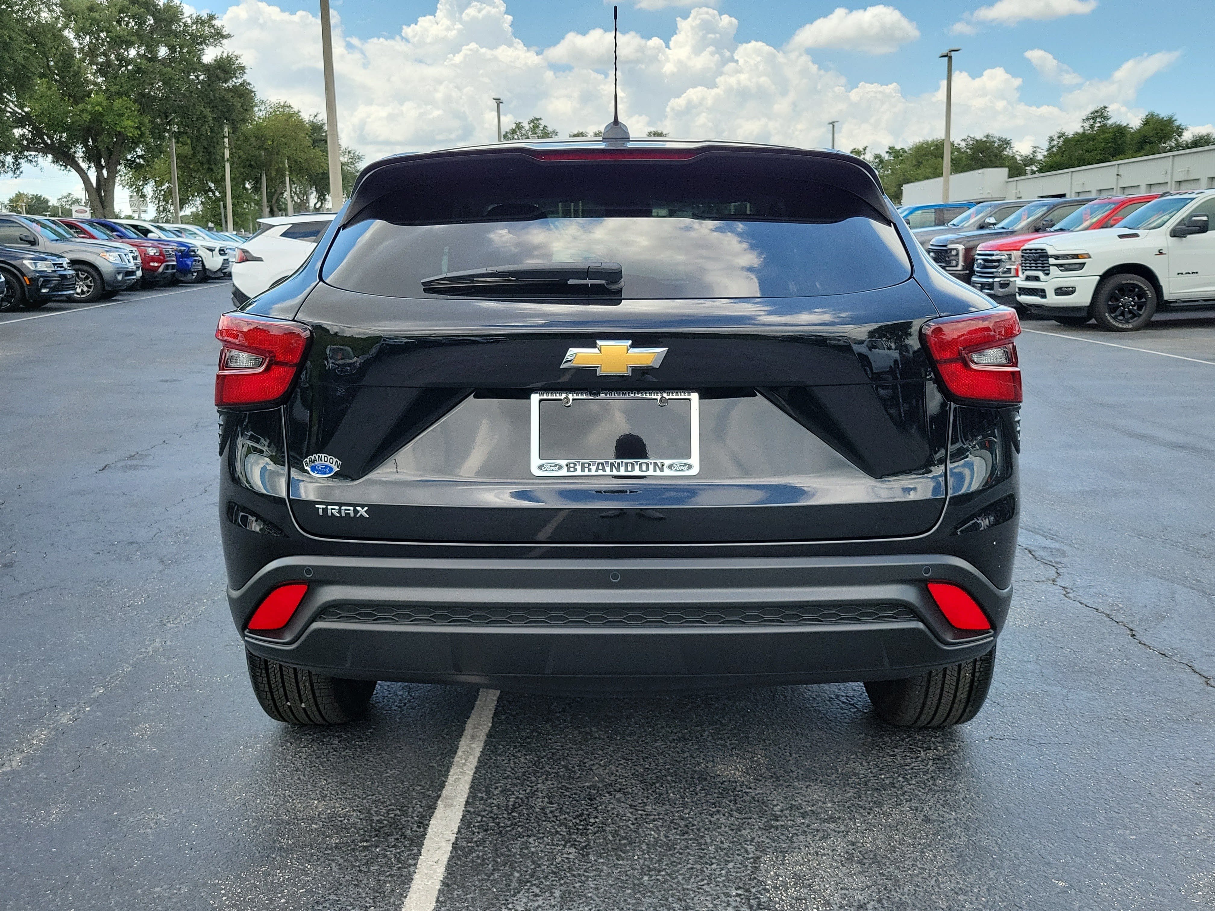 Used 2025 Chevrolet Trax LS w/ LS Convenience Package FWD image 8