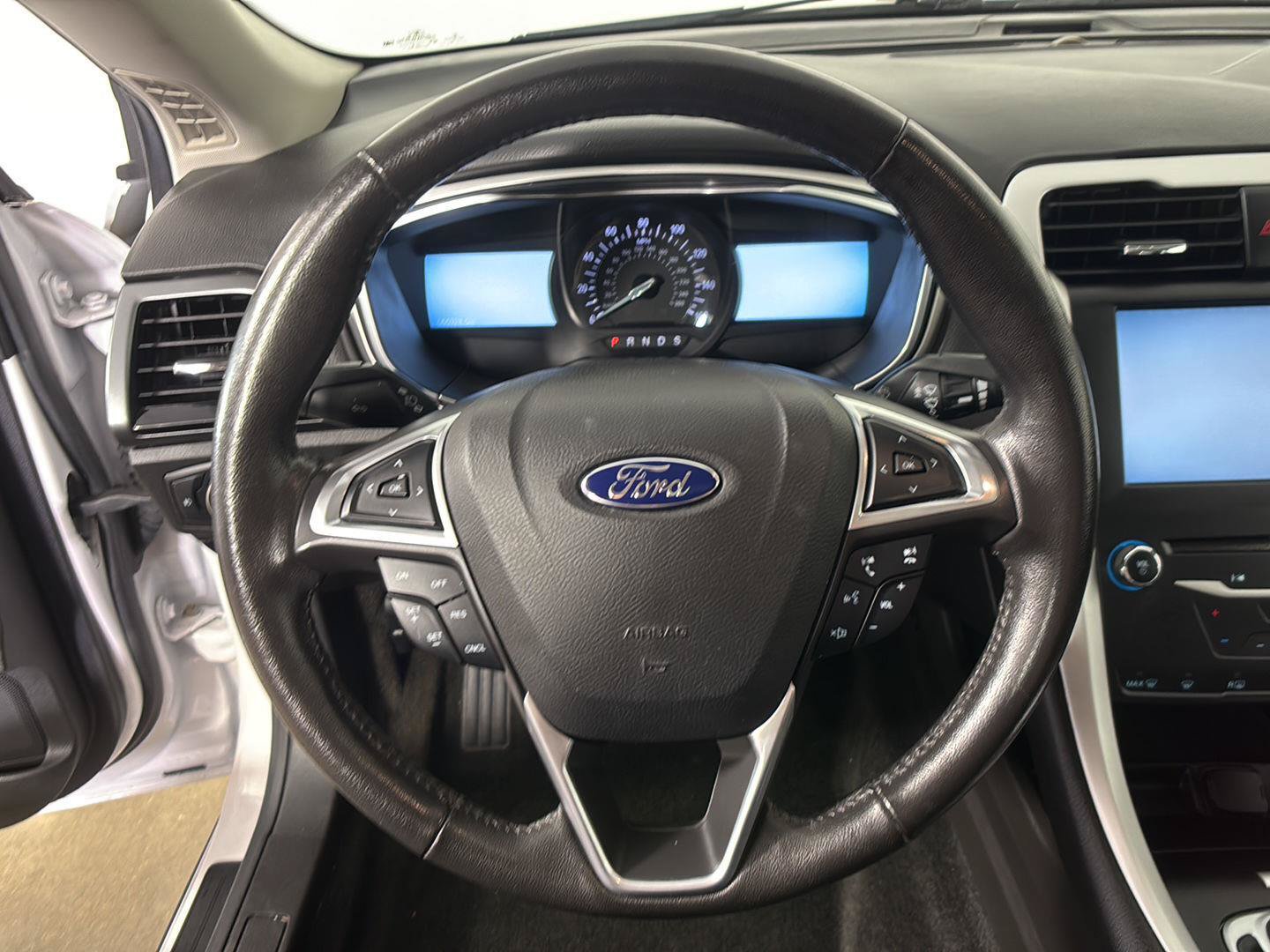 Used 2015 Ford Fusion SE FWD image 29