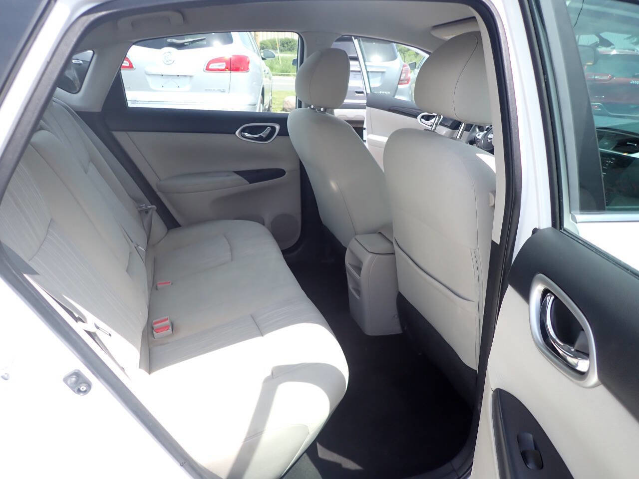 Used 2016 Nissan Sentra SV FWD image 11