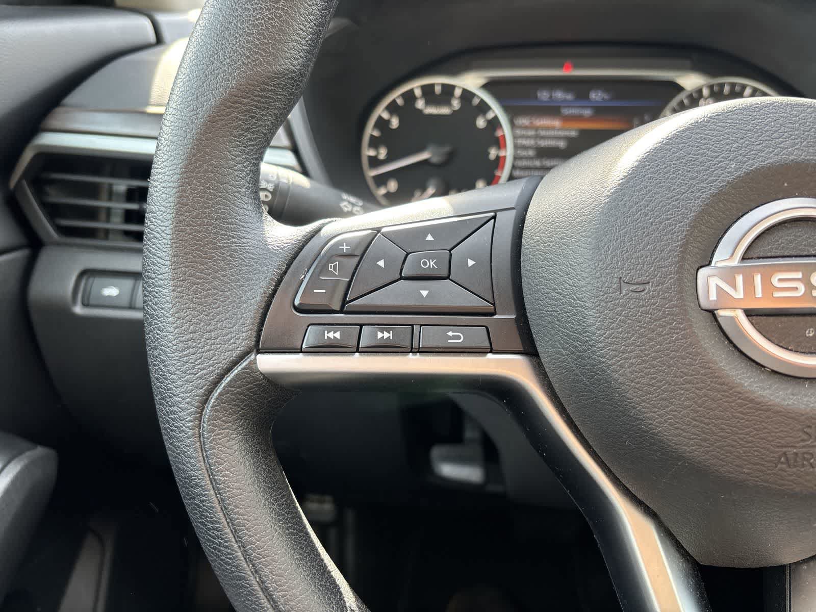 Used 2024 Nissan Altima 2.5 SV FWD image 10