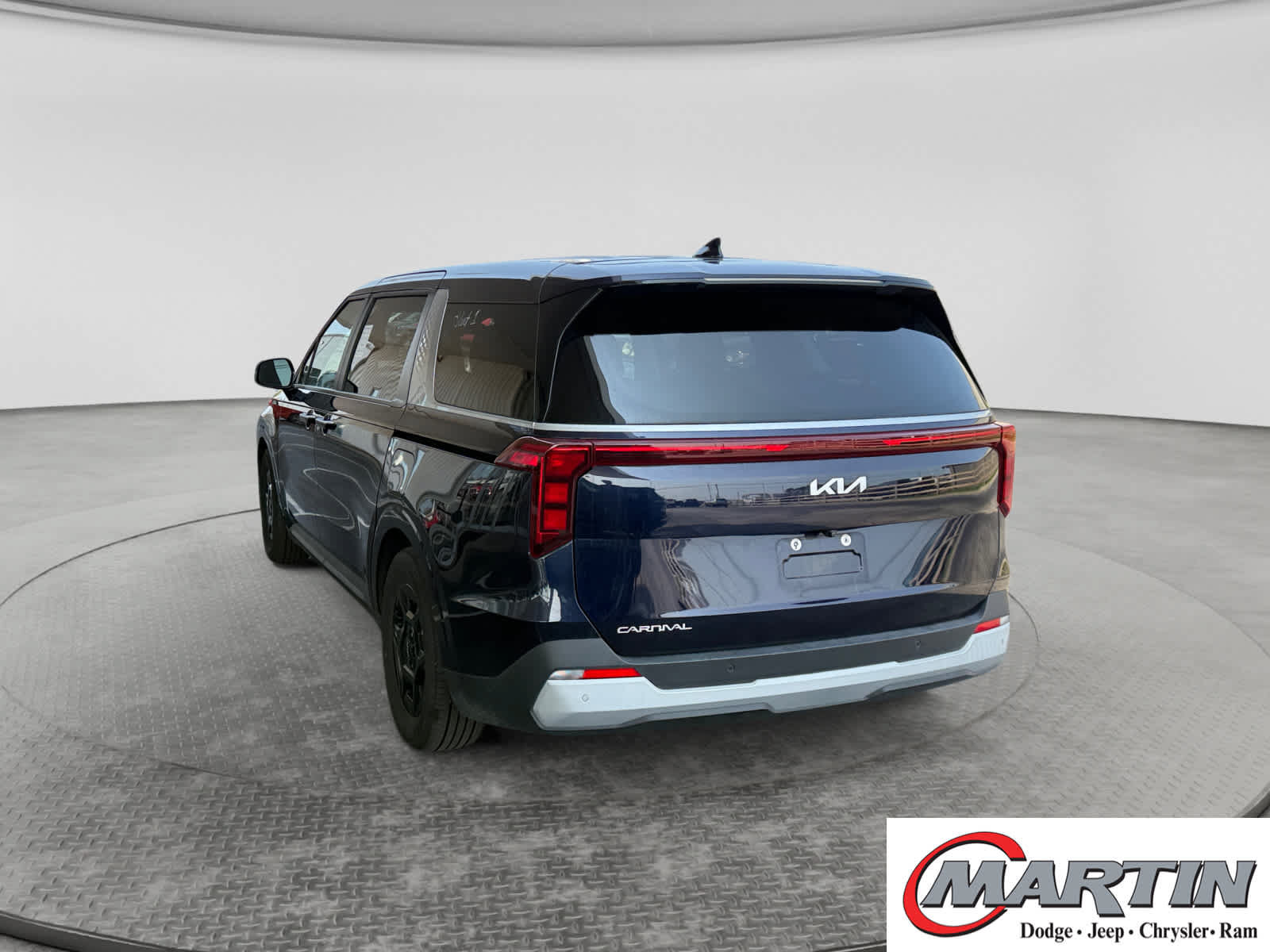 Used 2025 Kia Carnival FWD image 7
