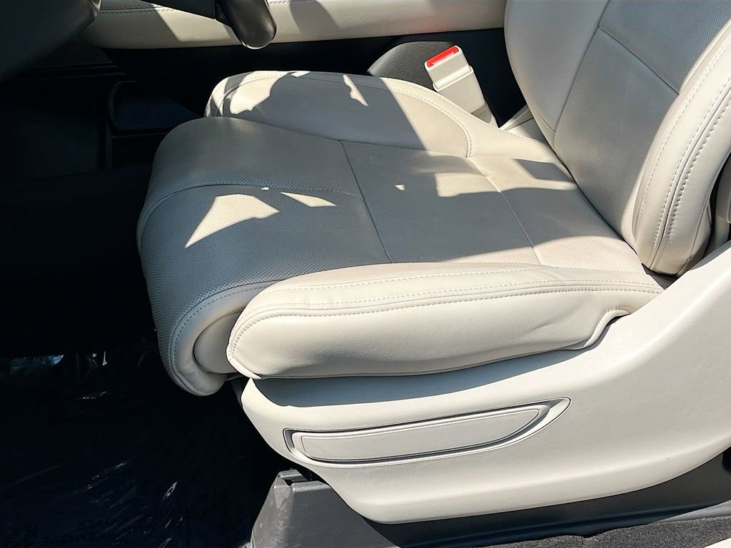 Used 2021 Lincoln Navigator Reserve w/ Luxury Package image 13