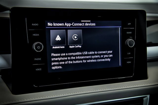 Certified 2025 Volkswagen Taos SE w/ Panoramic Sunroof Package image 14