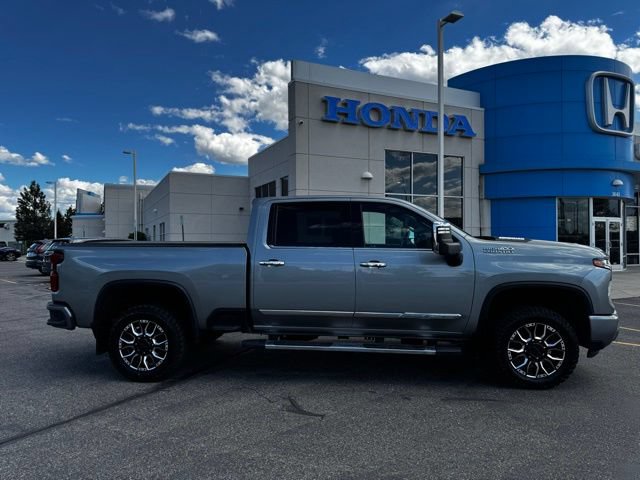 Used 2024 Chevrolet Silverado 3500 High Country w/ High Country Premium Package AWD/4WD image 4