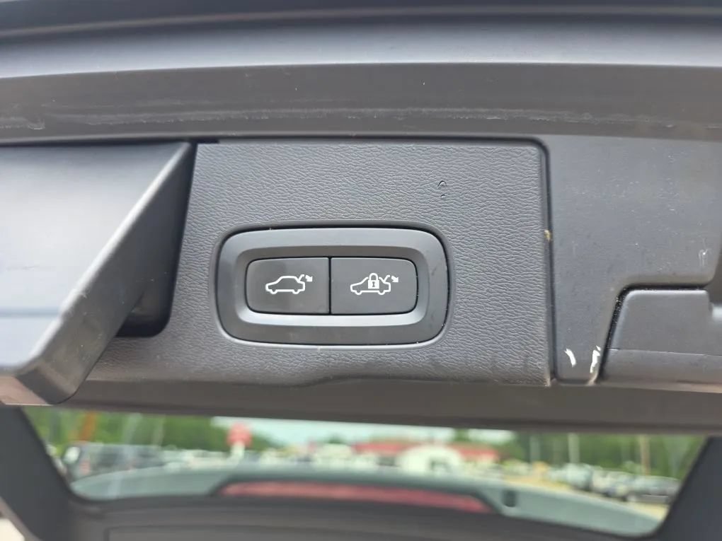 Used 2018 Volvo XC60 T5 Momentum w/ Vision Package AWD/4WD image 51